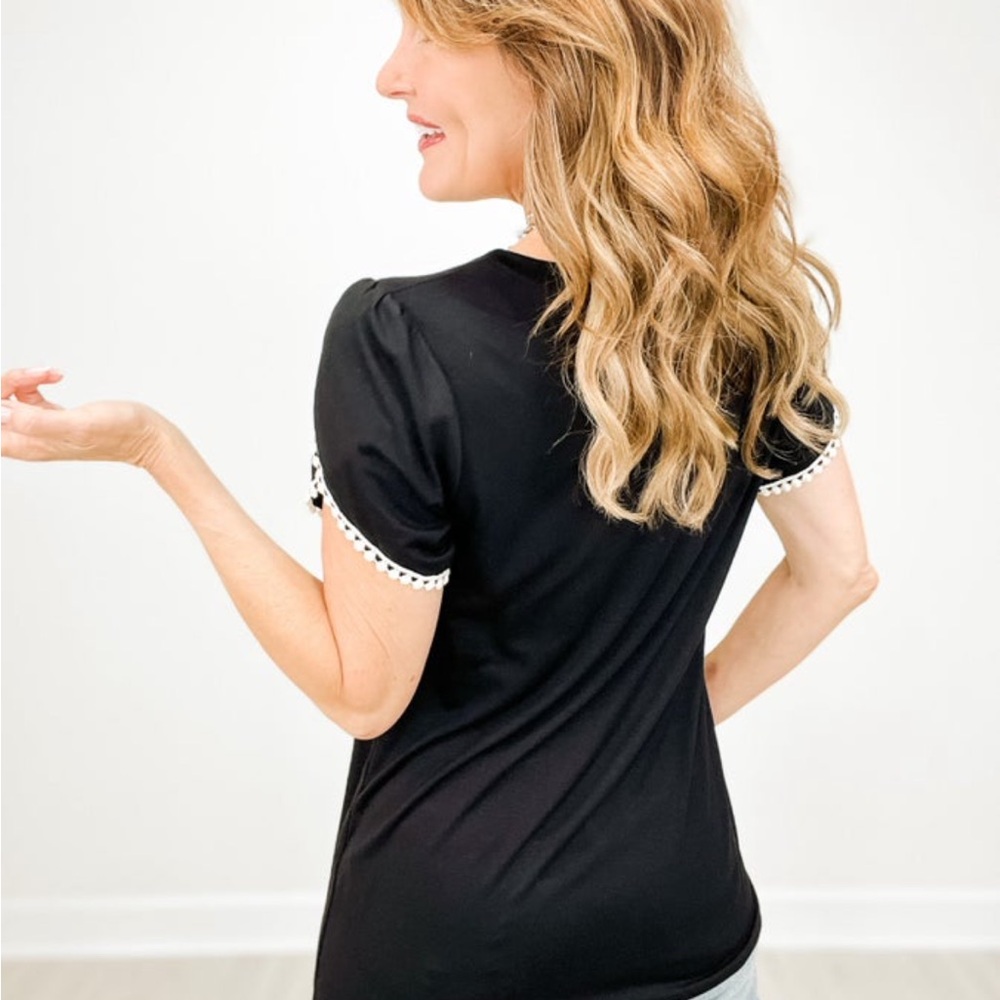 NEW Slit Short Sleeve Top with Crochet Lace Detail  1X Black/White - Picture 2 of 12